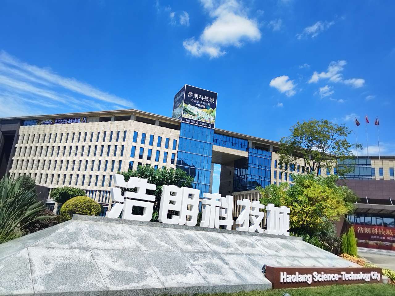 成都写字楼+商业街的综合体已逐渐成熟